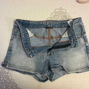 American eagle shorts never worn